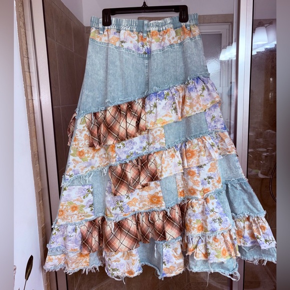 Oli & Hali Mint Plaid Floral Patchwork Ruffle
Denim Maxi Skirt size Medium - Picture 6 of 9